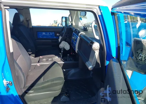 2007 Toyota Fj Cruiser z USA, uszkodzony, nr VIN JTEBU11F570047990